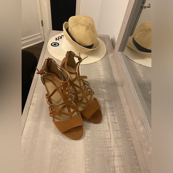 Worn once size 8.5 excellent condition - Picture 2 of 6